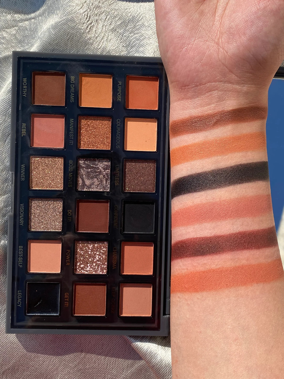 HUDAMOJI - PRETTY GRUNGE EYESHADOW PALETTE