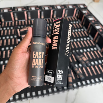 HUDA BEAUTY Easy Bake Blurring Setting Spray with 16-Hour Wear