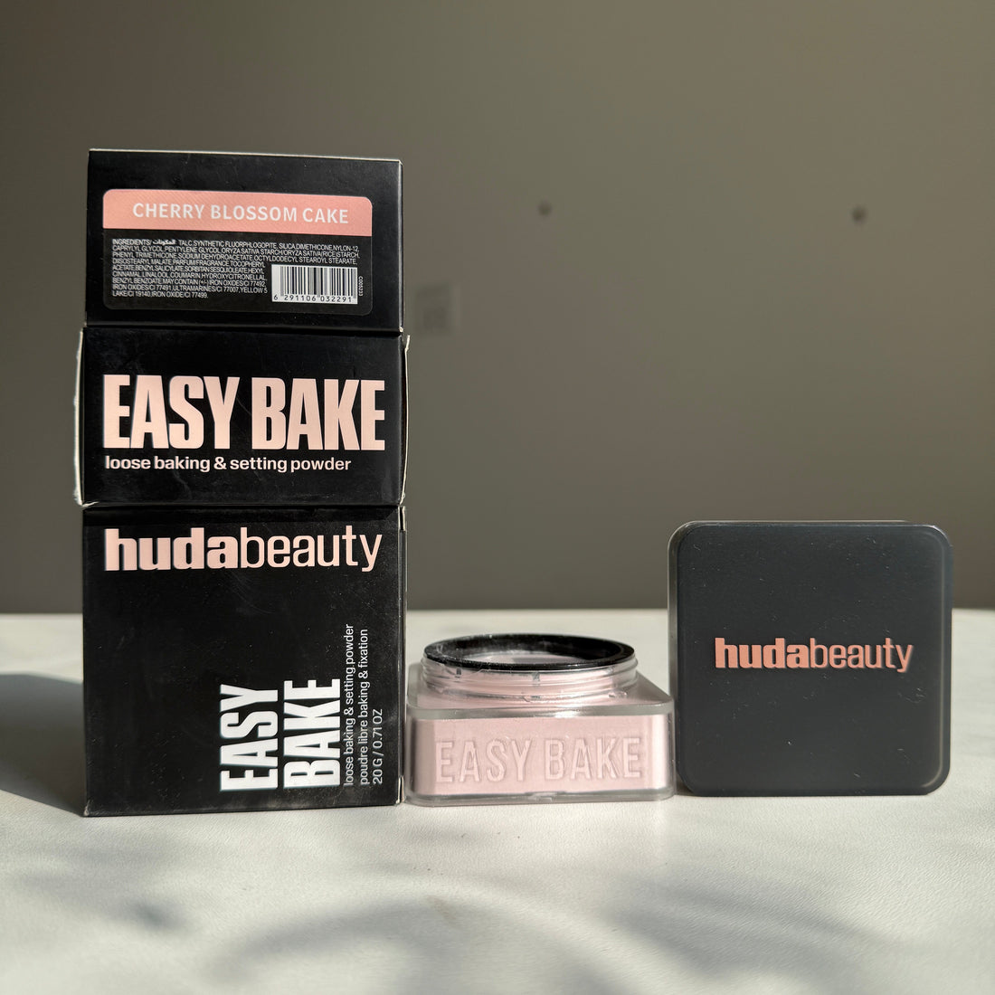 Huda Beauty - Easy Bake Loose Baking & Setting Powder - CHERRY BLOSSOM