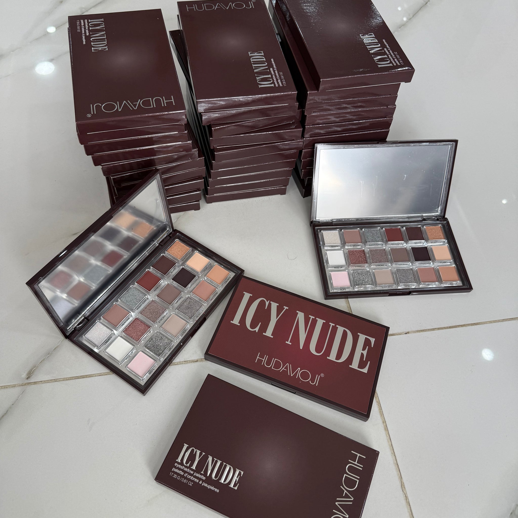 HUDAMOJI ICY NUDE eye shadow pallet