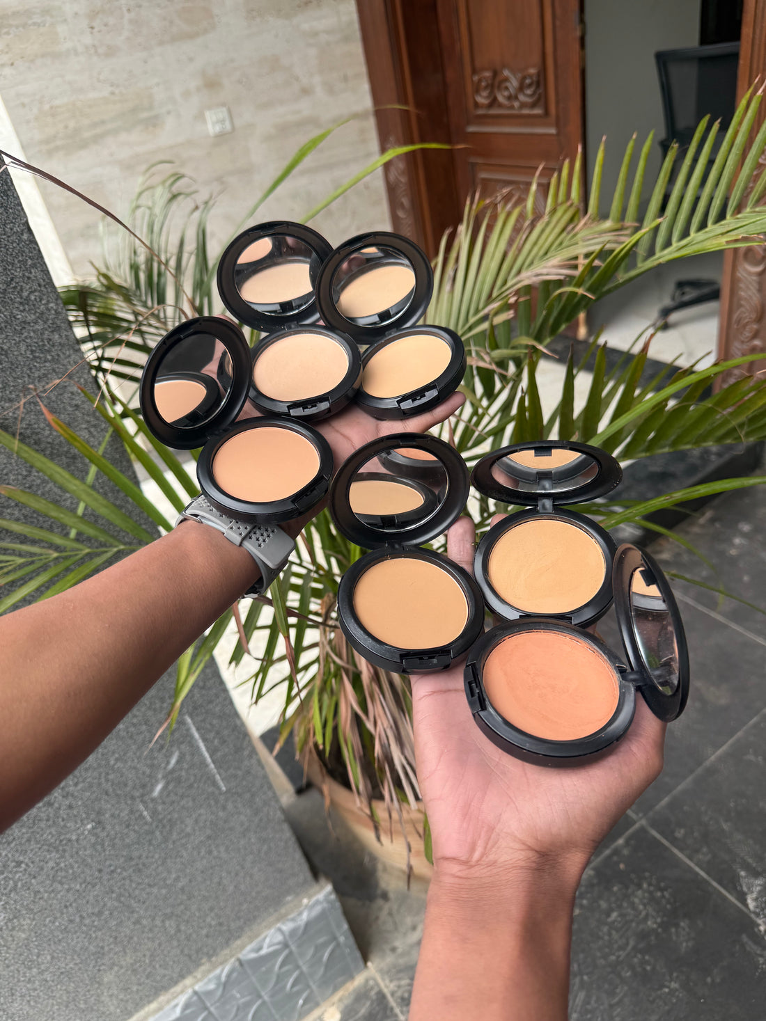 Mac Studio fix powder plus foundation (new pakaging of MAC )