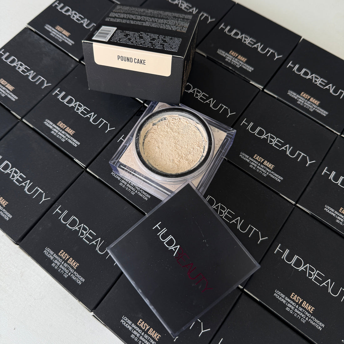 HUDA BEAUTY EASY BAKE LOOSE BAKING & SETTING POWDER SHADE; POUND CAKE